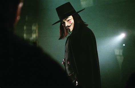 V for Vendetta: một bộ phim đầy bí ẩn về một kẻ thù bí ẩn và cuộc cách mạng chống lại chế độ độc tài!