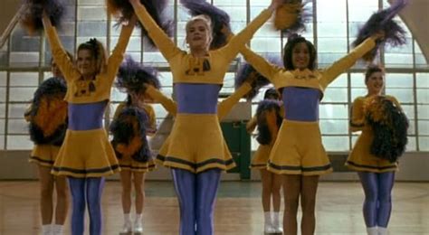 Buffy the Vampire Slayer: Liệu cô gái cheerleader có thể chống lại thế lực bóng tối và bảo vệ nhân loại?